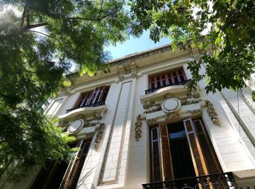 Casa de 8 ambientes, Belgrano · Casa de 440 m² con 4 Dorm. en Venta en Belgrano R