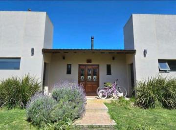 Casa · 347m² · 5 Ambientes · 2 Cocheras · Casa en Barrancas de San Benito Country Club