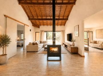 Casa · 347m² · 5 Ambientes · 2 Cocheras · Casa en Barrancas de San Benito Country Club