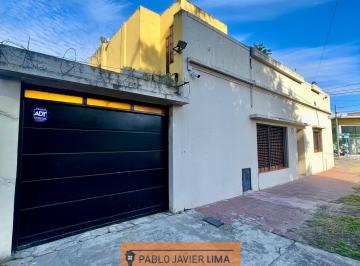 Casa de 4 ambientes, Tres de Febrero · Venta Casa 4 Amb - Cochera - Quincho y Parrilla - Caseros - Tres de Febrero
