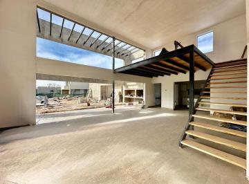 Casa · 860m² · 5 Ambientes · 2 Cocheras · Casa en Chacras de Coria