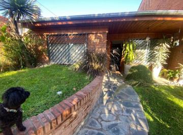 Casa · 170m² · 6 Ambientes · 3 Cocheras · Venta Casa Lote Propio Jardín Patio Cochera