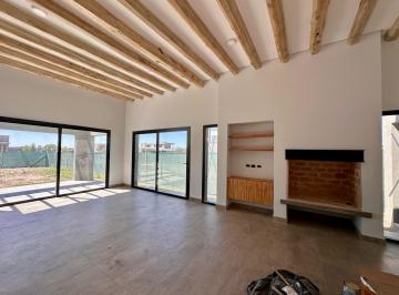 Casa · 621m² · 4 Ambientes · Casa en Chacras de Coria