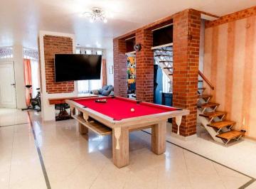 Casa · 200m² · 5 Ambientes · 2 Cocheras · Casa en Venta en Tolosa 4 Dorm. y Terraza