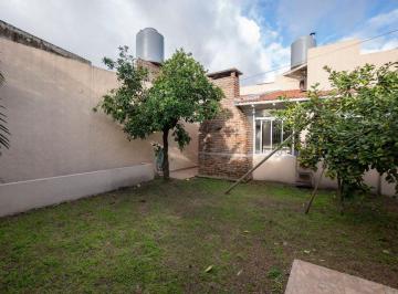Casa · 120m² · 4 Ambientes · 2 Cocheras · Alquiler Casa de 4 Ambientes con Jardin - Lomas