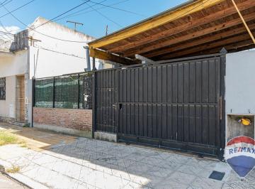 Casa · 76m² · 4 Ambientes · 1 Cochera · Venta Casa 4 Amb. C/garage, Patio Jardin y Terraza
