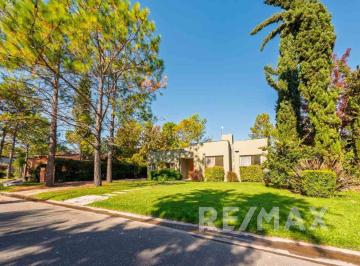 Casa · 179m² · 4 Ambientes · 2 Cocheras · Venta Casa en El Aromo Apta Crédito!