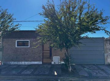 Casa · 67m² · 3 Ambientes · 1 Cochera · Casa en Venta en Pergamino con Patio
