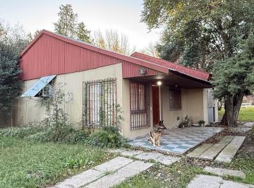 Casa · 70m² · 5 Ambientes · Casa en Venta con Amplio Terreno - Gualeguaychu