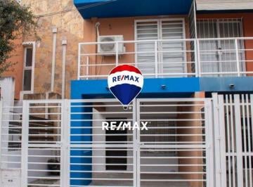 Casa · 66m² · 3 Ambientes · 1 Cochera · Duplex 2 Dorm Alquiler B° Grand Bourg Zona Oeste