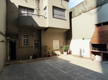 Casa · 417m² · 6 Ambientes · Casa/oficina/deposito Sobre Av Caseros Lote Propio
