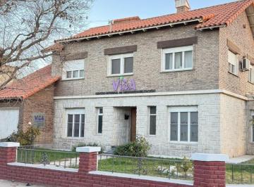 Casa · 256m² · 6 Dormitorios · Casa en Villa Regina