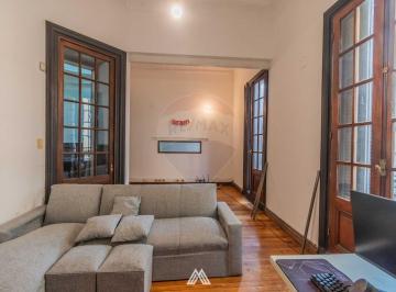 Casa · 184m² · 6 Ambientes · Cordon Propiedad Unica con Dos Unidades con Renta