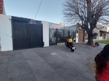 Casa · 80m² · 4 Ambientes · 3 Cocheras · Casa en Venta de 3 Amb Temperley