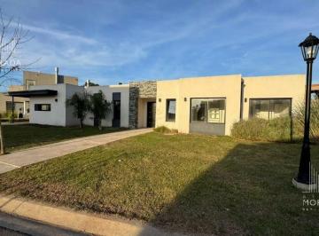 Casa · 133m² · 4 Ambientes · 2 Cocheras · Venta Casa 4 Ambientes Barrio Santo Tomás Pilar
