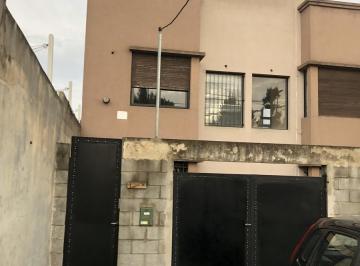 Casa · 80m² · 4 Ambientes · 1 Cochera · Casa en Alquiler en 13/517 y 518 Manuel B Gonnet - Alberto Dacal Propiedades
