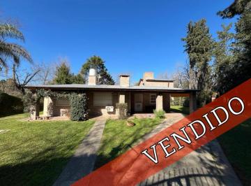 Casa · 89m² · 4 Ambientes · 1 Cochera · Chalet en Grandoli Esquina Perito Moreno G12 de Funes