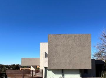 Casa · 1198m² · 6 Ambientes · Casa en Alquiler Country Cuatro Hojas