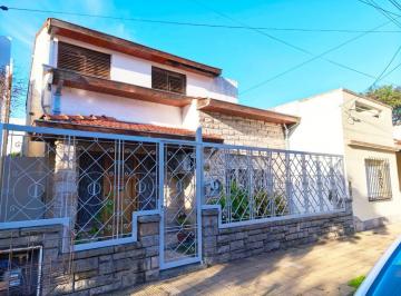 Casa · 185m² · 5 Ambientes · Casa en Venta 5 Amb C/ Jardín. Olivos!