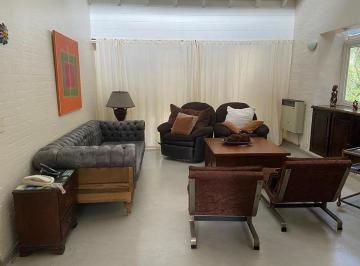 Casa · 175m² · 5 Ambientes · 1 Cochera · Excelente Oportunidad de Compra, Propiedad en Una Planta Muy Funcional.