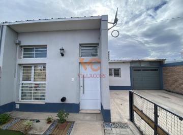 Casa · 97m² · 4 Ambientes · 1 Cochera · Venta Casa Centenario