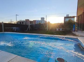 Casa · 286m² · 7 Ambientes · 2 Cocheras · Amplia Casa Tejas 4 Pileta 3 Dor Cochera Vestidor