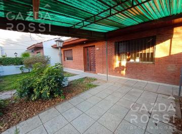 Casa · 130m² · 3 Ambientes · 1 Cochera · Casa - Adrogue
