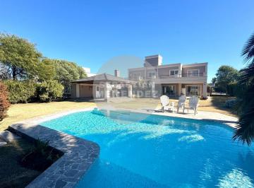 Casa · 460m² · 10 Ambientes · 2 Cocheras · 3 Dorm. - Escritorio - Losa Radiante - San Isidro - Venta - Villa Allende