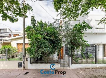 Casa · 106m² · 3 Dormitorios · 1 Cochera · Apto Credito - Barrio Juniors * Casa 3 Dorm.