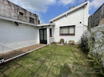 Casa · 70m² · 4 Ambientes · 2 Cocheras · Casa 4 Ambientes - Cochera - 2baños - Ituzaingó Centro