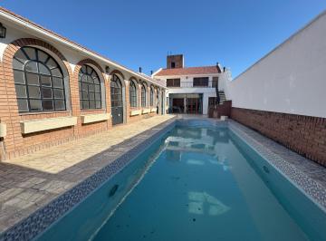 Casa de 9 ambientes, Córdoba · Exclusiva Casa en B° Juniors – Córdoba