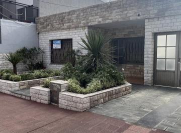 Casa · 155m² · 4 Ambientes · 1 Cochera · Casa en Armstrong Gran Terreno y Ubicación