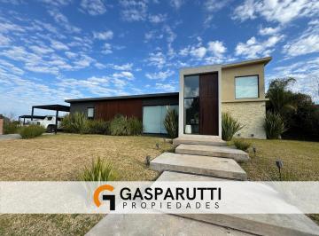 Casa · 180m² · 4 Ambientes · 2 Cocheras · Casa en Venta en San Matías con Pileta