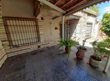 Casa · 100m² · 2 Dormitorios · 1 Cochera · Casa Americana Sobre Amplio Terreno en Venta. Ituzaingó Norte