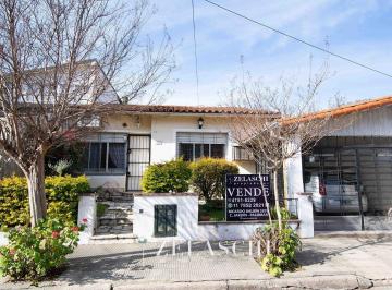 Casa · 113m² · 4 Ambientes · 1 Cochera · Casa en Venta: Calle Lilienthal - Ciudad Jardin