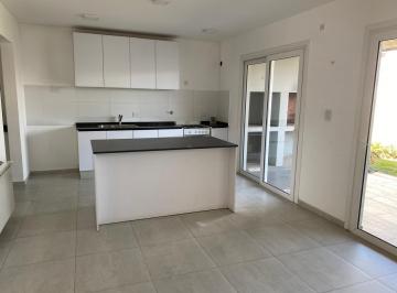 Casa · 173m² · 4 Ambientes · 3 Cocheras · Dúplex en Alquiler en Greenville II de 3 Dorm.