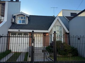 Casa · 208m² · 5 Ambientes · 1 Cochera · Casa en Villa Devoto