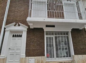 Casa · 135m² · 4 Ambientes · Casa Al Frente en Alquiler, de 3 Dorm. Mas Local, Zeballos y Laprida