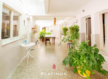 Casa · 180m² · 5 Ambientes · Casa en Venta de 4 Dorm. con Escritura - Barrio San Martín