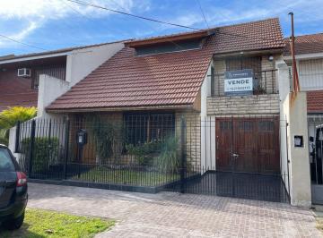 Casa de 6 ambientes, Lomas de Zamora · Chalet en Venta a Pasos de Las Lomitas – ¡Ubicación Inmejorable!