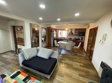 Casa de 6 ambientes, Lomas de Zamora · Chalet en Venta a Pasos de Las Lomitas – ¡Ubicación Inmejorable!