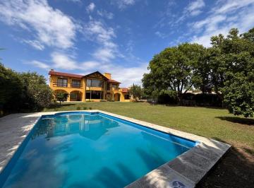 Casa de 14 ambientes, Córdoba · Casa de Categoria en Altos del Chateau | 3 Dorm + Pileta + 1500 m² Lote | 4 Cocheras