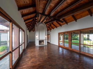 Casa · 253m² · 7 Ambientes · 4 Cocheras · Casa - 4 Dorm - 1000 m² de Lote!