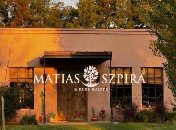 Casa · 240m² · 4 Ambientes · 4 Cocheras · Casa en Venta en Chacras La Primavera