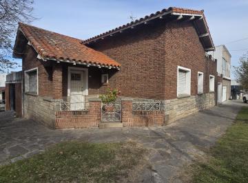Casa · 130m² · 3 Ambientes · 1 Cochera · Venta Casa 3 Ambientes con Cochera Zona Puerto