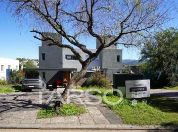 Casa · 190m² · 6 Ambientes · 2 Cocheras · La Cuesta - Duplex en Venta Tres Dorm.