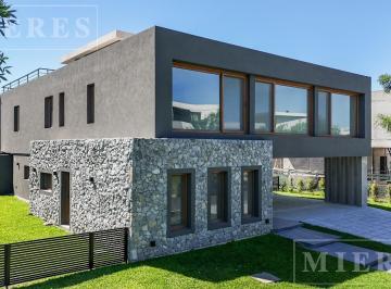 Casa · 423m² · 8 Ambientes · Casa en Venta a Estrenar Sobre Lote Al Lago en Virazón, Nordelta