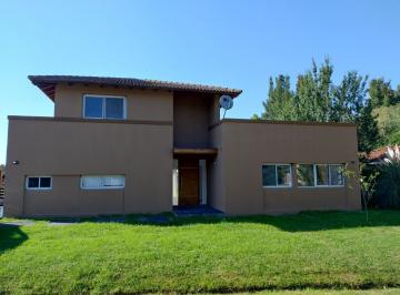 Casa · 170m² · 4 Ambientes · Casa en Venta en Malibu, Canning