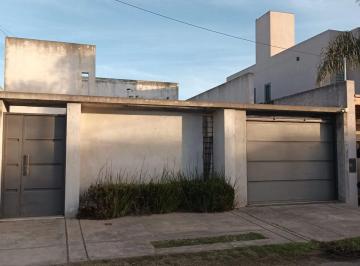 Casa · 120m² · 5 Ambientes · 2 Cocheras · Casa en Alquiler en Pergamino