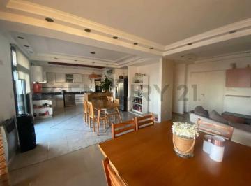 Departamento · 235m² · 4 Ambientes · 1 Cochera · Departamento a La Venta en La Plata